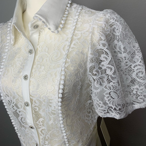 ✨ Lace Rhinestone Button Top ✨ - Picture 3 of 9